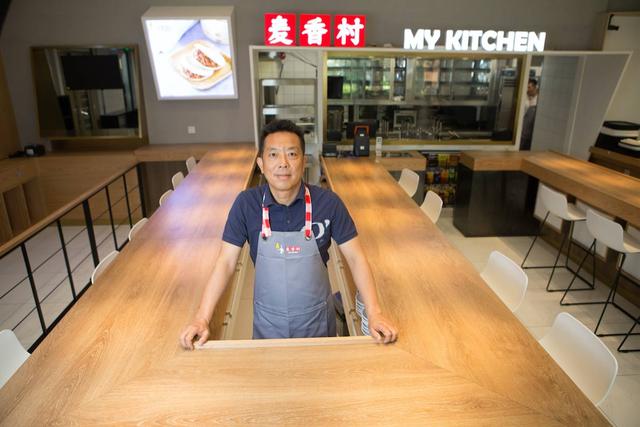 风向转了？贾国龙表态不到1天，人民日报第三次下场，剑指罗永浩