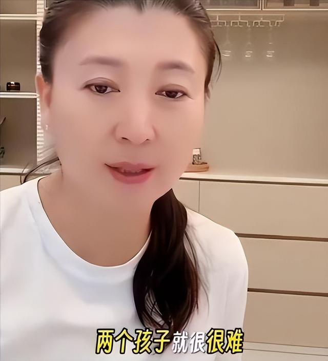 53岁晚节不保？踩着赵本山上位的闫学晶，终是为荒唐行径买了单