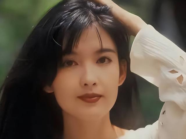 被戴8次绿帽子，3次捉奸在床，这就是我们“玉女”守卫的爱情？