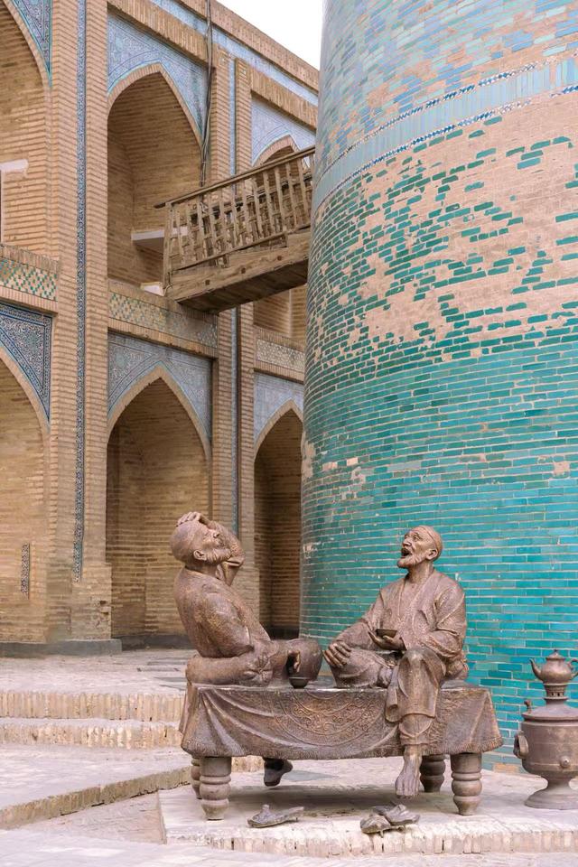 中亚旅游天花板，被戏称为“放大版新疆”，安全系数高，一眼千年