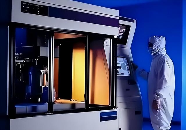 荷兰光刻机新规，震动全球芯片业，中国供应链自给已经按下加速键