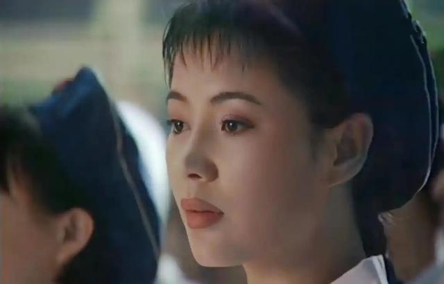 19岁嫁给富豪，20岁离婚携子净身出户，单亲40年如今儿子为她争光