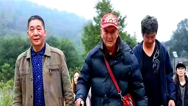 儿女带92岁台湾老兵回大陆认亲，落地后老兵却说：这不是我的故乡