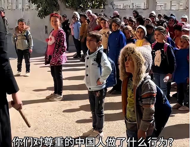 中国要提防巴基斯坦，看看他们的小孩，随口就：“秦腔穷”