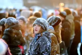 俄罗斯零下71度，为何女孩子还穿裙子逛街？终于知道原因了！图片