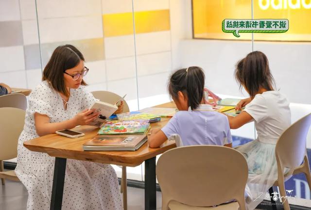 在这里，吃喝玩儿乐才是正经事——