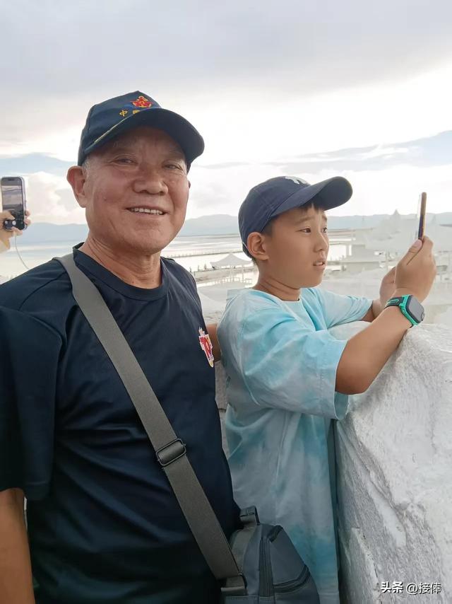张传禄：茶卡盐湖：尘世之外的梦幻之境