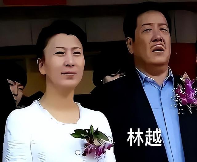 越扒越有，被人民网点名后，闫学晶又被曝身份造假，成名史太精彩