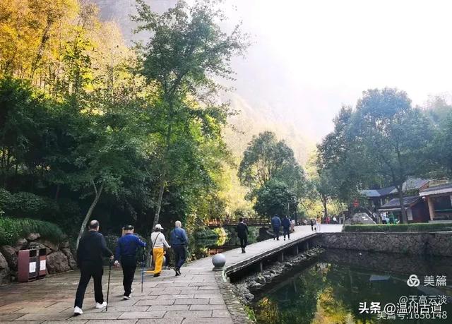 这处以丹霞地貌而闻名的名胜奇观，风光奇绝值得一去！