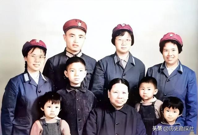 1962年，刘思齐和杨茂之新婚后，去看望毛主席，留下的珍贵合影