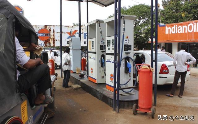 油价又飙升了，钱包扛不住！为何地缘一乱就涨？别只盯着动荡看