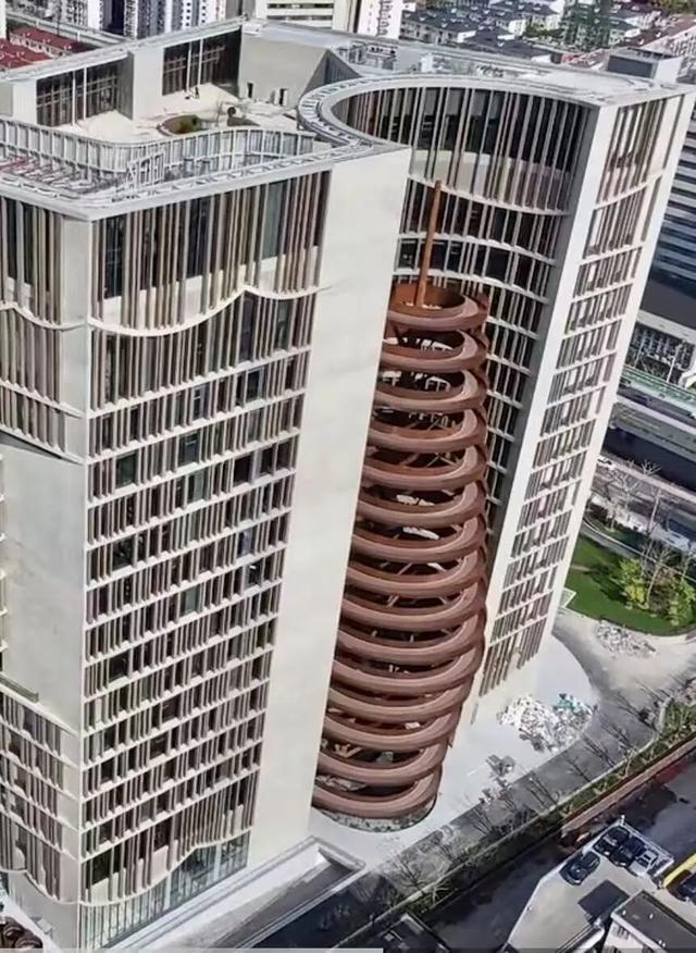 魔都脑洞建筑上新！这座楼直接长成一只蜗牛？它的用处你一定想不到！