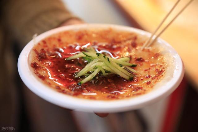 我是铜川人，去了延安和榆林，实话实说：这俩陕北名城差异真不小