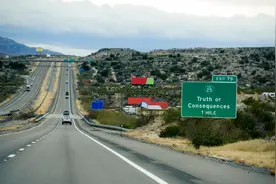 屡次延长收费时间！中国高速路多年难回本，美国免费反而盈利？‌图片