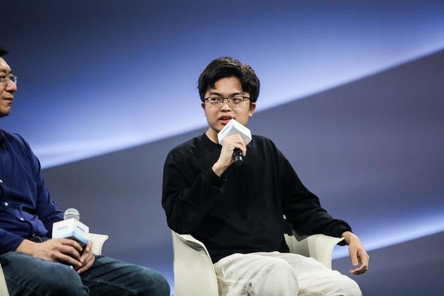 争议缠身仍加码！美女投资人任月之暗面总裁，押注AI战场定输赢？