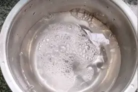 白醋和洗洁精放在一起，没想到作用这么神奇，邻居见了直夸好图片