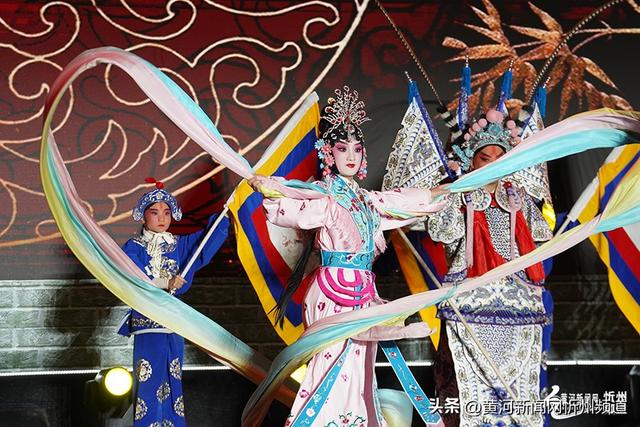偏关：非遗之夜让长城“开口讲故事”