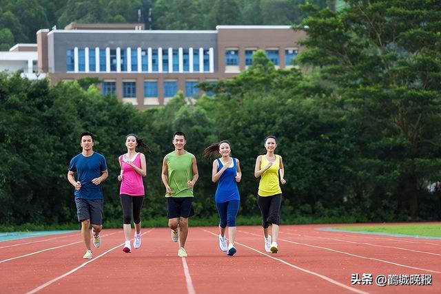 90% 跑者不知道，长期绕圈跑会让腿 “一长一短”，关节还会报废？