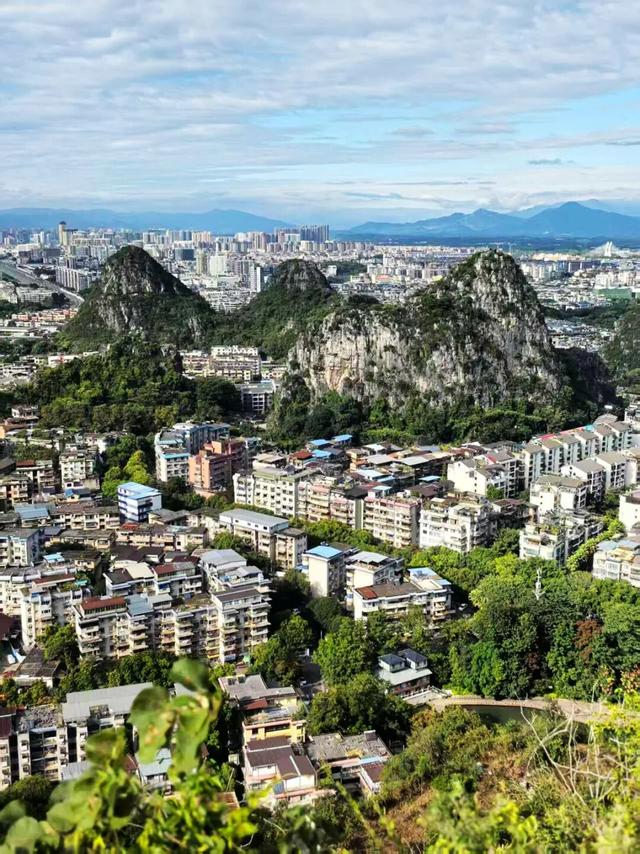 桂林：登峰尽赏满城秋！