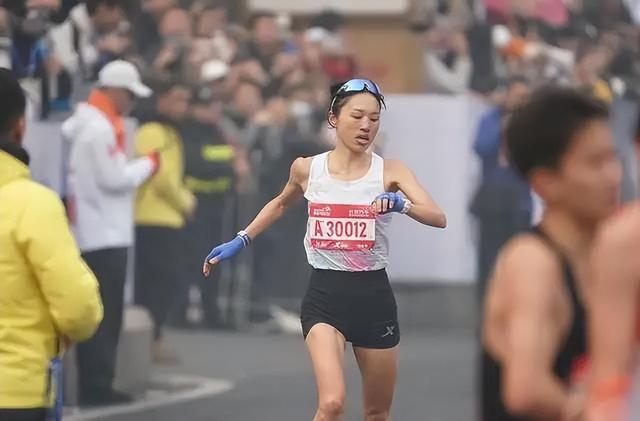 日本媒体公开锐评最快女护士离职风波，言辞犀利	，句句直戳她心窝