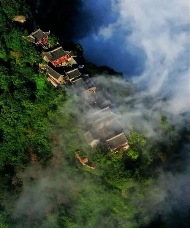 秋染鸡峰山