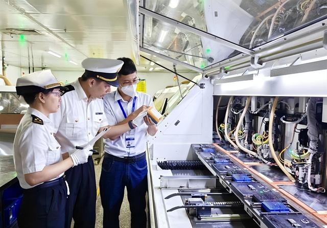 差距这么大？美国前8个月出口额13148亿美元，中国出口额让人意外