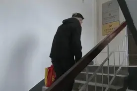 成都一大哥控血脂，每天爬楼梯30层，半年后他血管咋样图片