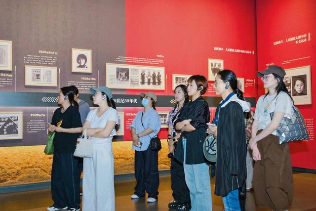 20余家媒体共同感受“深秋的富春山居图” 杭州“三江两岸”游玩攻略今日发布