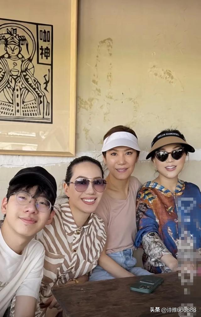 吕良伟杨小娟携汪诗诗和她的一双儿女大理旅游，一起享受田园时光