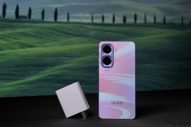 iQOO Neo11首测：中端性能机也要品质升杯