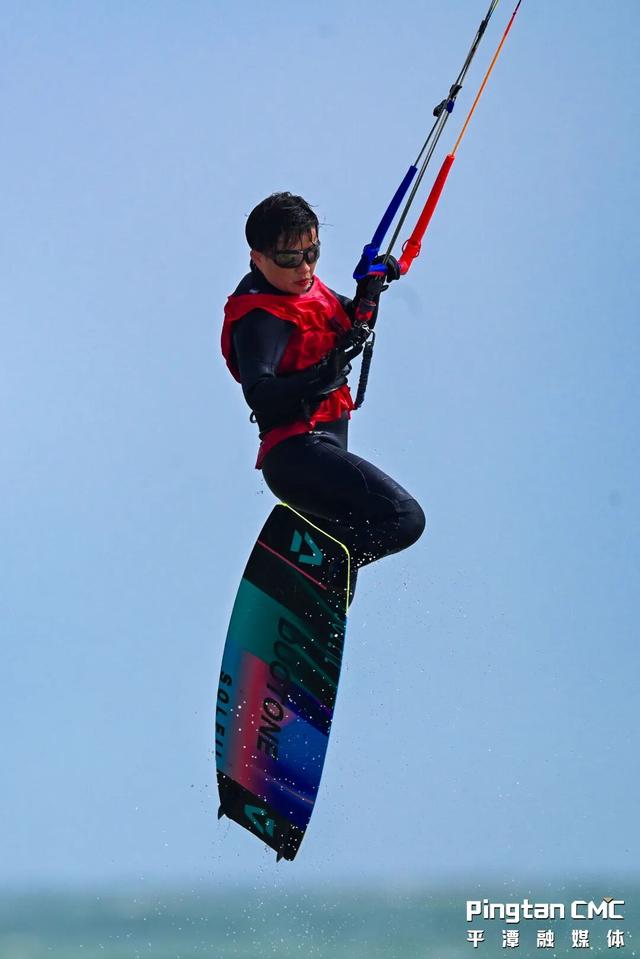 冠军选手：平潭无愧于“风筝冲浪圣地”的美誉