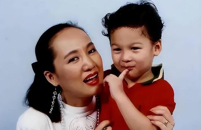 原来早已不是中国籍？事业巅峰远赴美国，被老外“玩腻”晚年回国