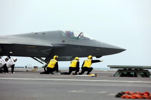 福建舰入列在即！中国海军即将迈入三航母时代