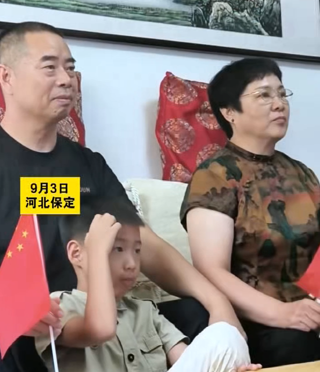 九三阅兵后李依潼火了！女兵领队神似周涛，身份曝光，果然不一般