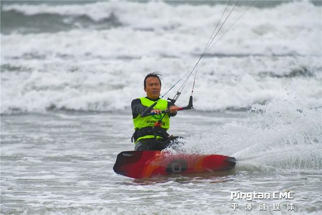 冠军选手：平潭无愧于“风筝冲浪圣地”的美誉