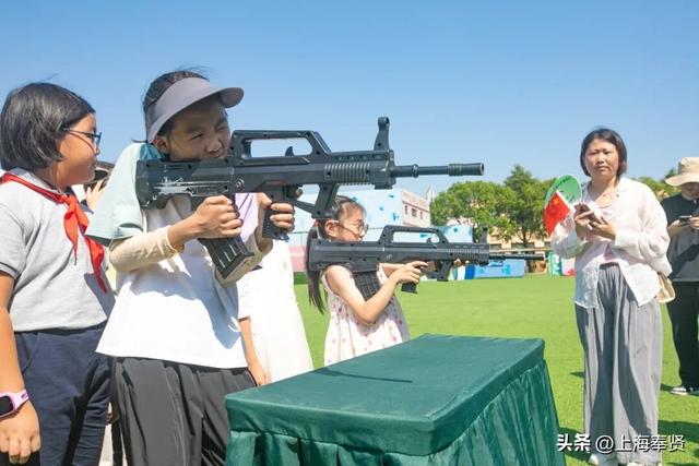 搭上大巴，来一场说走就走的国防walk！柘林镇“海防泱泱”全民国防教育大巴投入试运行