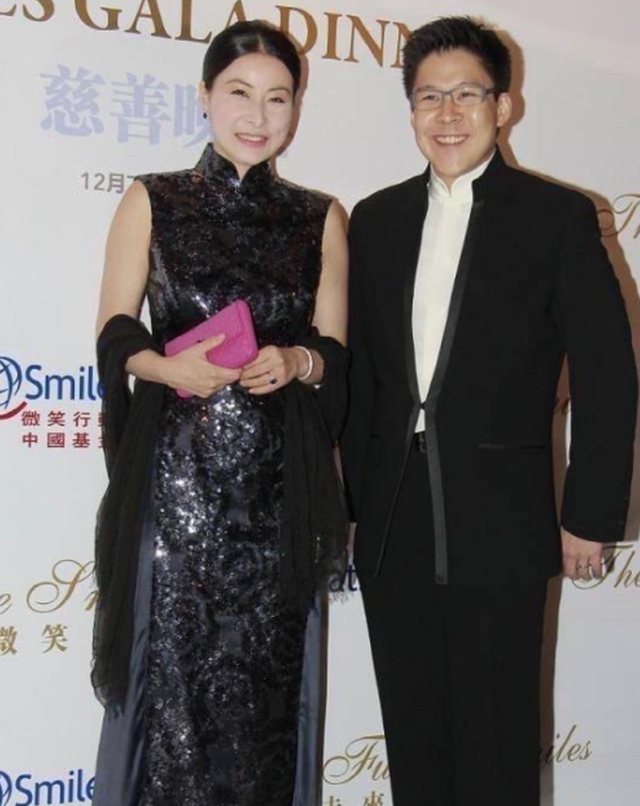 三连升！霍启刚官宣喜讯，新身份给郭晶晶长脸，让李嘉诚不敢吭声