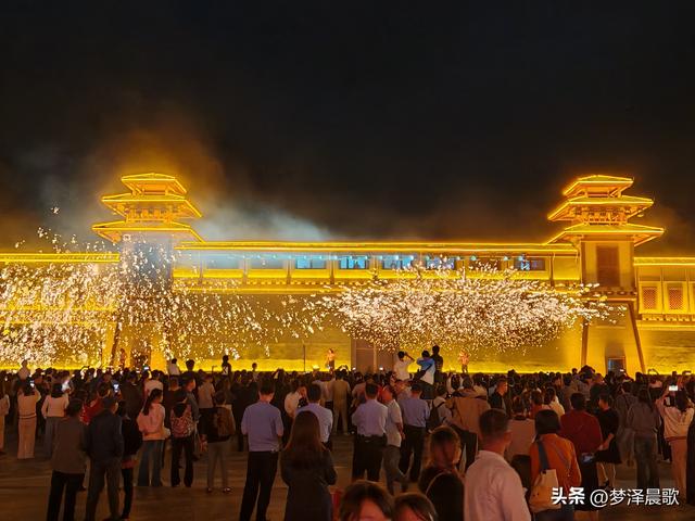 铁火映山河 中俄共华章 云梦国庆夜空中绽放文明对话