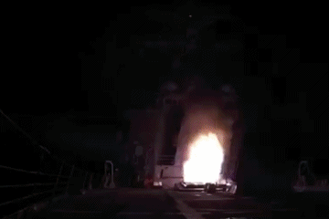 特朗普下令“最大攻势”！美军越洋发动空袭，ISIS武装遭重创！