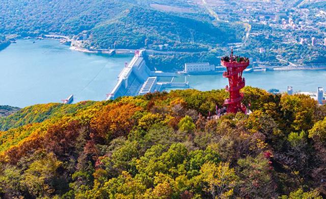 吉林市丰满东山：山间彩卷入画来