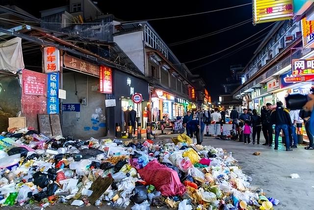 8年烧光50个亿！从人满为患到无人问津，全国古镇为啥批量倒闭？