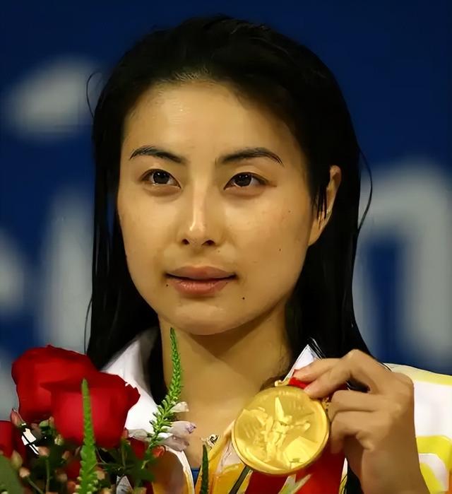 霍震霆没想到，44岁儿媳郭晶晶再次官宣喜讯，让整个阔太圈沉默了