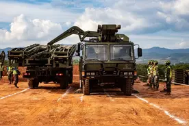 硬核操作！看武警官兵如何架设桥梁图片