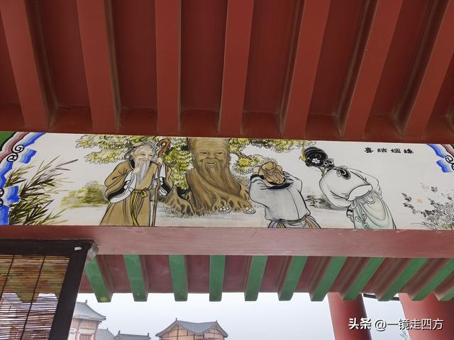 在“天仙配”传说的故事发生地孝感，建有一座“凤凰天仙城”