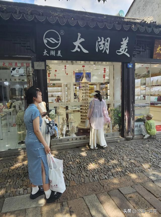 一条路，一条河，一条路，一座城，平江路，姑苏城！
