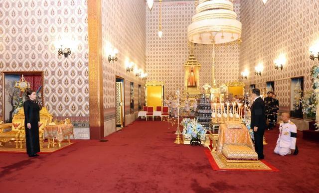 葬礼第10天！泰王被侍从扶着走，苏后冷着脸，欧拉弄独自祭奠婆婆