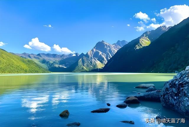 川西秘境｜玉隆拉措：317国道旁的“蒂芙尼蓝”圣湖，人间仙境！