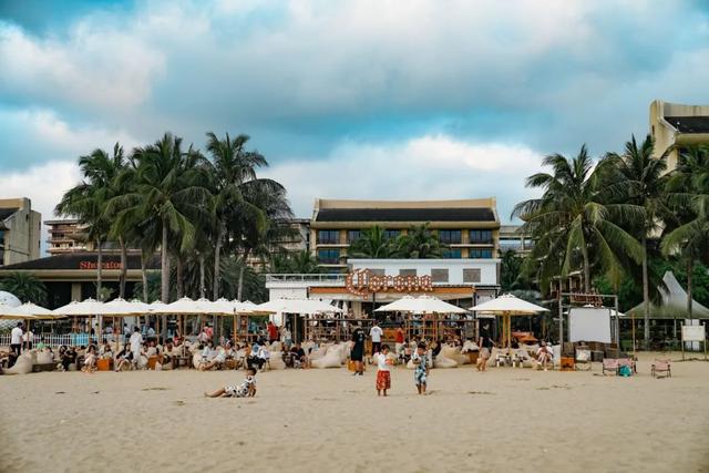 三场大赛嗨到年底!跟着冲浪赛游万宁,在暖冬里重温夏日