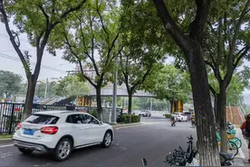 非机动车过马路忒费劲！达官营这处天桥能改造吗？图片