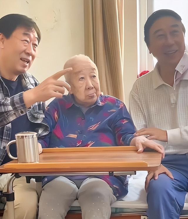 闫学晶没想到，2026年刚开年	，好朋友冯巩就给自己上了生动一课